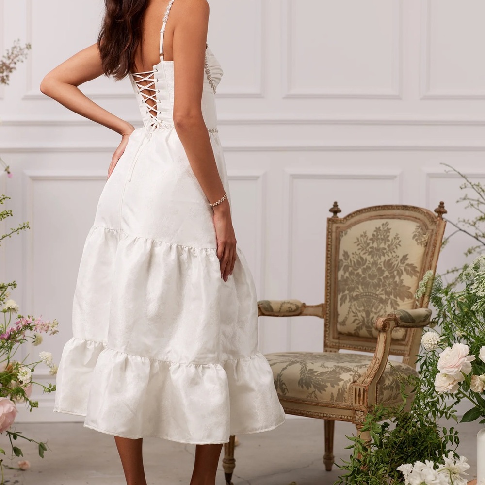 V. Chapman Lorenza Dress in White Windsor Brocade 
US size 8
Worn once - Picture 4 of 6
